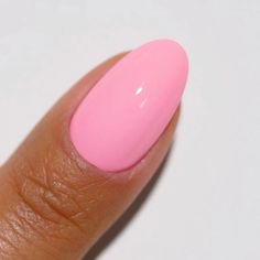 Little Piggy DIVA #140 (bright bubblegum pink) — This little soda went to the market and found the most POPular sweet warm pink " Acrylic Nails Almond Shape, Pink Nail Colors, Dnd Gel Polish, The Duo, Oval Nails, Dipped Nails, Powder Nails