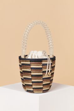 Cesta Collective Woven Handle Lunchpail / Midnight Sand Rwanda Africa, Lunch Pail, Organic Vegetables, Black Handle, Women Artisans, Small Handbags, World Class, Sustainable Materials, Nappa Leather