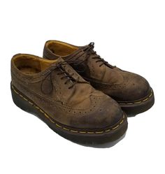 Mens/boys Dr. Doc Martens Brown Oxford Lace England EUC size 4. Condition is Pre-owned. Shoes measure (on inside sole) 9.5 in or 23.5 cm Shoes are in excellent used condition but do show signs of wear and do have minor scuffs. There is permanent marker on bottom of shoe. Shipped with USPS Priority Mail. H4 1 Clothing Png, Moodboard Ideas, Oxford Platform, Brown Leather Shoes, Permanent Marker, Mens Oxfords, Doc Martens, Shoes Shoes, Priority Mail