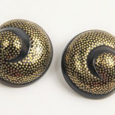 From A Nice Estate Collection Come These Hand Signed Modernist Statement Earrings By Patricia Von Musulin. Comprised Of Hand Carved Ebony Wood And 14kt Gold Inlaid Dots. @ 1-1/2" Diameter. Excellent Condition. Approximate Age: 1980's. Highly Sought After And Collectible Couture Earrings. Couture Earrings, Modernist Earrings, Ebony Wood, 14kt Gold, Statement Earrings, Hand Carved, Jewelry Earrings, Dots, Women Jewelry