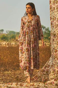 डिजाइनर कपड़े, Kalamkari Dresses, Tandoori Masala, Simple Kurta Designs, Designer Kurti Patterns, Simple Kurti Designs, Kurti Designs Latest, Casual Indian Fashion, Kurta Neck Design