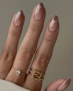 Hombre Brown Nails, Beige Ombre Nails Almond, Ombre Brown Nails Short, Spring 2024 Chrome Nails, Brown Nail Ombre, Ombre Brown Chrome Nails, Summer Bride Nails, Ombre Tan Nails, Brown Ombré Nails With Chrome