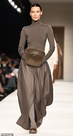 Dark Taupe Outfit, Grey And Brown Outfits Women, Taupe Outfits For Women, Fasion 2023 Winter, Fashion Outfits 2024 Trends, Taupe Clothes, Nyc Winter Fashion, Womens Winter Fashion, Taupe Outfit