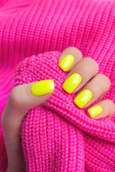 It's time to get involved in 3D nail art and neon yellow. Country Girl Nails, Neon Nail Colors, Neon Yellow Nails, Yellow Nail Art, Yellow Nails Design, Nagellack Trends, Nails Nailpolish, Basic Nails, Bright Nails