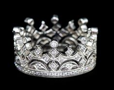 a tiara is shown on a black background with lots of diamonds in the middle