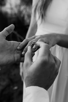 Elopement Ideas Dress, Elopment Photoshoot Ideas, Elopement Ceremony Ideas, Unique Wedding Photo Ideas, Engagement Ring Photography, Joshua Tree Elopement, Ring Photography