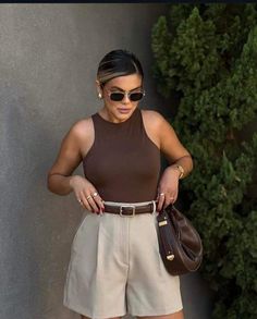 Effortlessly Chic Outfits Summer, Neat Casual Outfits, Nude Outfits, Modest Casual Outfits, Mommy Outfits, Beige Jeans, Shorts Outfits Women, Earthy Outfits, Beige Outfit