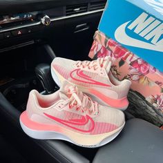 Nike Running Shoes Aesthetic, Cute Womens Shoes, Preppy Shoes, Cute Nike Shoes, Hype Shoes, Shoe Inspiration, Volleyball Shoes