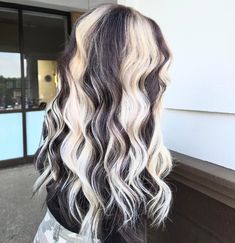 Balayage Hair Brunette With Blonde, Long Blonde Curly Hair, Chunky Blonde Highlights, Color Block Hair, Blonde Curly Hair, Dyed Hair Inspiration, Split Hair, Brunette Balayage Hair, Hairdos For Short Hair