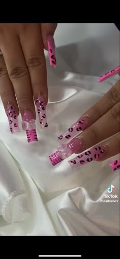 Pink Cheetah Nails, Cheetah Print Nails, Purple Acrylic Nails, Cheetah Nails, Nails Design With Rhinestones, Colored Acrylic Nails, Print Nails, Dope Nail Designs, Short Square Acrylic Nails