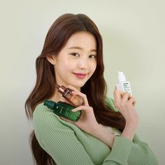 Wonyoung Green, Petty Girl, Serum For Dry Skin, Ive Wonyoung, Beauty Photoshoot, Pink Skin, Korean Products, Kpop Girl Bands, Beauty Shoot