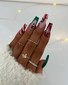 Christmas Nails 2023 With Gems, Christmas Nails 2023 Medium, Glam Christmas Nails Acrylic, Colorful Christmas Nails Acrylic, Glitzy Christmas Nails, Christmas Nails Gems Rhinestones, Christmas Nails Diamonds, Christmas Nails Jewels, Christmas Nails 2023 Coffin