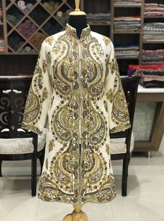 Indian Jackets, Kashmiri Embroidery, Embroidery Coat, Trouser Dress, Embroidered Kaftan, Bohemian Jackets, Aari Embroidery, Maxi Robes, Embroidered Jacket