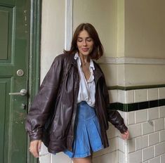 Denim Skirt Outfits, Chic Outfit, Cozy Outfit, Clothing Styles, Hippie Style, Outfits Casuales, 2023 2024, Look Cool, Skirt Outfits