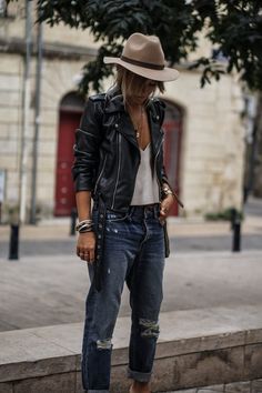 blogueuse-mode-4 Rock Looks For Women, Look Rock Chic, Looks Jeans, Gold Outfit, Look Rock, Style Rock, Leather Jacket Outfits, Mode Inspo