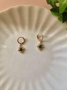 18k gold plated green gem hoop earring. Earrings Green Stone, Cute Green Earrings, Gold Green Jewelry, Gold And Green Jewelry, Green And Gold Jewelry, Gold Emerald Earrings, Green And Gold Earrings, Earring Chain, Green Gem