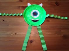 the paper plate monster is made to look like it has eyes and fangs on its head