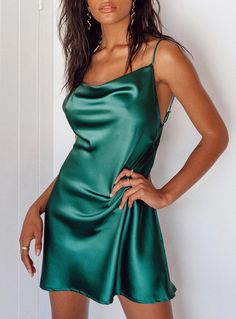 Silk Dresses Outfit, Silk Dress Short, Green Silk Dresses, Body Fashion, Hoco Dresses, Club Dresses, Fancy Dresses, Satin Dresses, Silk Dress