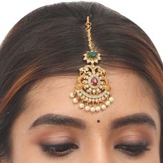 Tarinika creates jewelry inspired by traditional antique patterns. This maang tika is designed to go with all kinds of ethnic outfits. Crafted with high-quality CZ stones, this hair accessory is very versatile and pairs well with antique jewelry. Specification: Weight - 11.5 gm ; Length - 14 cm 100% Satisfaction Guarantee: 1 Year Warranty, Long Lasting Plating, High-Quality Stones. Gifting: This hair accessory comes in a beautiful Tarinika gift box, making it an ideal gift for birthday, wedding Tika Jewelry, Tikka Designs, Maang Tika, Matha Patti, Pretty Jewelry Necklaces, Hair Jewels, Maang Tikka, South Indian Jewelry, Antique Plates