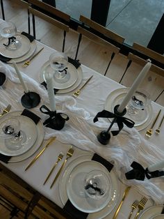 the table is set with black and white place settings