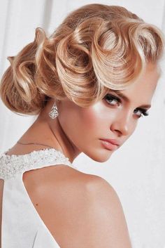 Simple And Beautiful Hairstyles, Wedding Hairstyles Vintage, Trendy We Fryzurach, Hairstyles Vintage, Vintage Updo, Romantic Wedding Hair, Look Retro