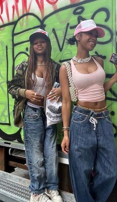 90'outfits Aesthetic, Y2k Outfits Pictures, Early 2000s Shirts & Tops, African American Street Style, Black 90s Outfit Ideas, 2000 Outfits Early 2000s Fashion Trends Baddie, Moesha Outfits 90s Fashion Street Styles, Y2k Nyc Fashion, She’s The Man Movie Outfits