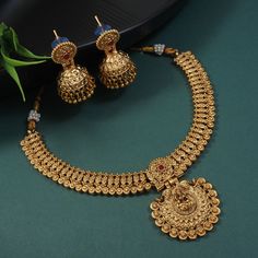 Traditional Gold Tikka For Marriage, Gold Kundan Jewelry Set For Navratri, Gold Kundan Bridal Necklace For Navratri, Gold Jewelry Sets With Latkans For Navratri, Heavy Gold Plated Bridal Necklace For Diwali, Gold Kundan Chandbali Necklace With Pallu, Heavy Gold Plated Jewelry Sets For Festivals, Heavy Gold-plated Bridal Necklace For Diwali, Bollywood Style Gold Jhumkas For Marriage