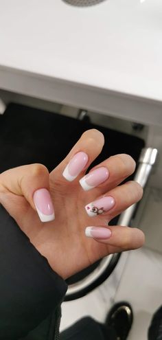 Teddy Bear Valentines Nails, Teddy Bear Nails Short, Pink Teddy Bear Nails, Teddy Bear On Nails, Teddy Bear French Tip Nails, Cute Bear Nail Designs, Nails With Teddy Bear, Teddy Bear Nails Designs, Bear Nails Teddy