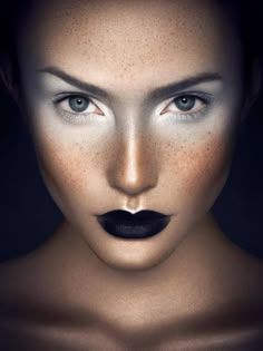 Front cover idea - close up - noticeable makeup - dark background to stand out Extreme Make-up, Monochromatic Makeup, Fantasy Make-up, Avant Garde Makeup, Photoshoot Makeup, Black Lips, Beauty Shoot, Beauty Shots, Fantasy Makeup