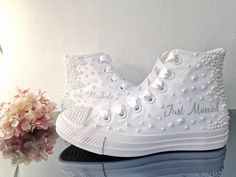 "Wedding Shoes All Star Converse 100% genuine decorated with pearls of all sizes (send me a message if you want a different color.) Color Converse : Blue, White, Red blue Application: Make sure you order the right size. Orders cannot be changed once production has started. No refund due to adjustment .Each order includes additional stones and original laces. Tip: Converse is smaller than other companies (eg if you wear 40 on Nike, 39 on Converse) - Top made of durable canvas fabric - Classic toe Customised Wedding Shoes, Pearl Converse Wedding, Converse Bleu, Shoes All Star, Shoes For Dancing, Bride Converse, Original Converse, Bridal Converse, Color Converse