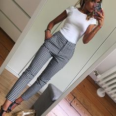 Look inspo Comfortable Work Clothes, Work Outfits Frauen, Work Outfit Inspiration, Black And White Outfit, Office Outfits Women, Summer Work Outfits, Casual Work Outfits, Plaid Pants, Work Outfits Women