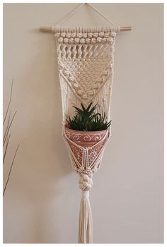 Diy Macrame Plant Hanger Easy, Crochet Plant Hanger, Macrame Runner, Free Macrame Patterns, Plant Hanging, Macrame Hanging Planter, Macrame Knots Pattern