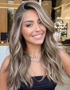 Black Lowlights, Subtle Blonde, Rambut Brunette, Black Lights, Bronde Balayage, Brunette Hair With Highlights, Balayage Hair Dark, Warm Blonde, Dark Hair With Highlights