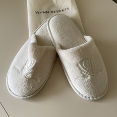 Wynn Resorts Off White Terry Travel Slippers. Slip On Fits Approx 7-8 Comes With Travel Bag Never Worn Comfortable White Slippers With Cushioned Footbed, White Comfortable Slippers For Vacation, Comfortable White Slippers For Vacation, Comfy White Closed Toe Slippers, White Closed Toe Slippers With Cushioned Footbed, White Cushioned Slippers For Leisure, White Cushioned Indoor Slippers, Comfy White Slippers For Leisure, Casual White Slippers For Relaxation