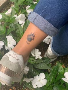 Tatuagem Beagle Paw Print Tattoo, Dog Paw Tattoo Placement Ideas, Paw Print Tattoo On Ankle, Pawprint Tattoo Placement, Cat Paw Tattoos For Women, Paw Tattoo Placement, Ink Paw Print Tattoo, Paw Print Tattoo Ankle, Paw Tattoo Dog