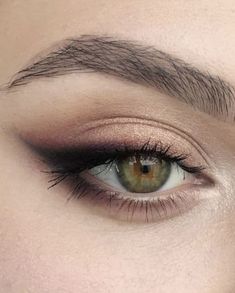 Tipos de delineado de ojos que debes hacerte según la ocasión - Ideas Consejos Perfect Eyebrows Natural, Makeup Ide, Permanente Make-up, Natural Summer Makeup, Eyeliner Tips, Hazel Eye Makeup, Cat Eye Makeup, Hooded Eye Makeup