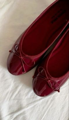 Wine Red Accessories, Cherry Vibes Aesthetic, Dark Red Ballet Flats, Cherry Red Ballet Flats, Shoes Spring 2024, Wine Red Shoes, Cherry Red Fashion, Cherry Red Shoes, Wine Red Aesthetic