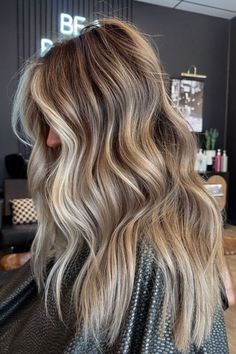 Warm Blonde Balayage With Platinum Blonde Money Piece Fall Blonde Balayage, Lowlights For Blonde Hair, Lowlights For Blonde, Soft Blonde Hair, Warm Blonde Hair