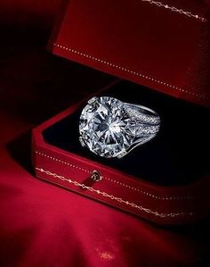 luxury Large Diamond Rings, Bling Rings, Cartier Ring, Bling Bling, Ring Verlobung, Cartier, Diamond Rings, Beautiful Rings