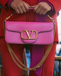 Pink Valentino Bag, Red Valentino Bag, Valentino Handbags Pink, Valentino Salvy Bag, Valentino Bag Handbags Black, Valentino Resort, Valentino Handbags, Valentino Women, Luxury Purses