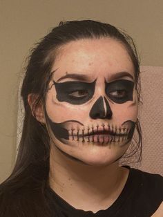 Skeleton Makeup Pretty Easy, Skeleton Makeup On Men, Skull Face Paint Aesthetic, Goth Skeleton Makeup, Tate Langdon Makeup Easy, Ahs Skull Makeup, Black Skeleton Makeup, Malaria Makeup