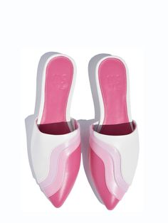 Wavy Mule Flats but with a retro wavy feel! super soft vegan leather detailed 3D layers runs true to size 1 inch heel Open Toe Mules Outfit, Tiger Pants, Mules Outfit, Pink Mules, Retro Fashion Outfits, Mule Flats, Jeweled Shoes, Pump It Up, Flat Mules