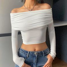 Off Shoulder Top Ideas, Tops For White Jeans, Cute Tops With Sleeves, No Shoulder Tops, Cute White Top Outfits, Crop Top Over Shirt Long Sleeve, How To Style Off Shoulder Top, How To Wear Crop Tops, Off Shoulder Shirts