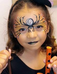 Pretty Halloween Face Paint, Pintura Facial Halloween, Kids Witch Makeup, Kids Face Painting Easy, Witch Face Paint, Kids Halloween Face, Spider Face Painting, Face Painting Halloween Kids, Halloween Face Paint Designs