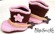 two crocheted baby booties with bows on the top and bottom are shown