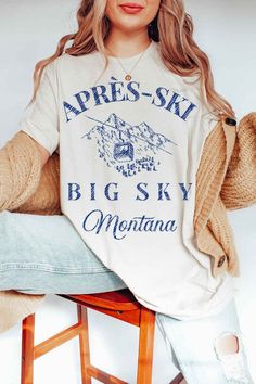 APRES SKI BIG SKY MONTANA GRAPHIC T-SHIRTPREMIUM COTTONUNISEX SIZINGCLASSIC FITMade In: USAFabric Contents: 100% Cotton Casual Winter Skiing Tops, Winter Casual T-shirt For Outdoor Activities, Casual Winter T-shirt For Outdoor Activities, Sporty Top For Ski Season, Sporty Tops For Ski Season, Casual Skiing Tops, Trendy Graphic Print Tops For Outdoor Activities, Casual Graphic Print Tops For Winter Sports, White T-shirt For Outdoor Winter Activities