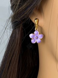 Beautiful purple or pink enamel flowers are set on gold-filled teardrop pushback earring settings, or gold filled ear wires.  Bring on Spring! Purple Flower Earrings, Flower Earrings Gold, Earrings Purple, Earrings Flower, Pink Enamel, Enamel Flower, Enamel Earrings, Purple Flower, Gorgeous Necklaces