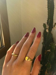 Red Nails Jewellery, Red Acrylics Aesthetic, Red Nails Non Acrylic, Aesthetic Red Nails Acrylic, Red Almond Nails Aesthetic, Fall Red Acrylic Nails, Deep Red Oval Nails, Red Acrylic Nails Aesthetic, Red Details Aesthetic