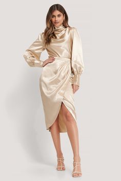 Satin Dress With Sleeves, Cream Satin Blouse, Overlap Skirt, Satin Long Sleeve Dress, Asian Wedding Dress Pakistani, Lawyer Fashion, Asian Wedding Dress, Satin Bluse, Satin Fashion