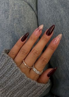 27+ Simple Winter Nail Ideas That Are So Incredibly Stunning Maroon Nails, Brown Nails, Xmas Nails, Chic Nails, Short Acrylic Nails, Cute Acrylic Nails, Holiday Nails